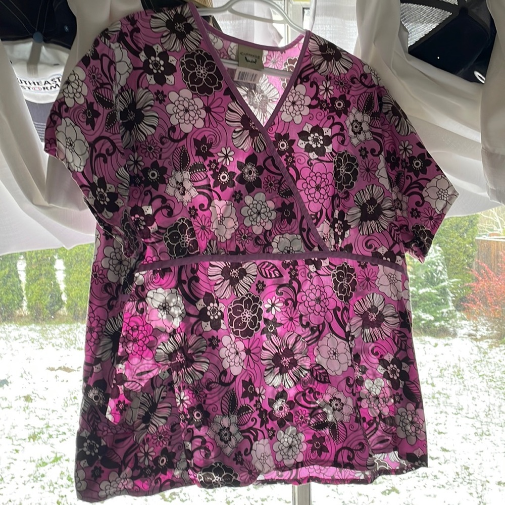 Women’s scrub top